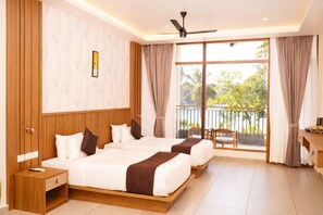 Luxury-Doppelzimmer, 2 Einzelbetten, Balkon, Seeblick | Zimmersafe, Schreibtisch, laptopgeeigneter Arbeitsplatz