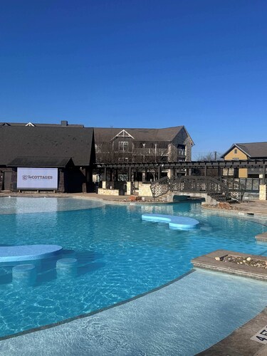 Spacious Cottage Near Texas A&M with Pool & Gym