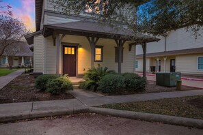 Exterior detail - Spacious Cottage Near Texas A&M with Pool & Gym (College Station)