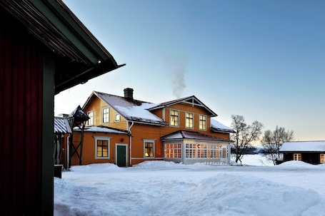 Exterior. Fjällnäs Est. 1882