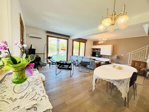 TV - Villa Donna Vincenza (Cinisi)