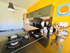 Fridge, microwave, oven, stovetop - Villa Donna Vincenza (Cinisi)