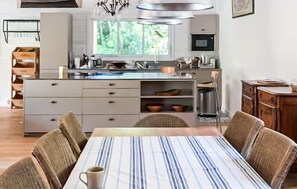 Frigorifero, microonde, forno, lavastoviglie