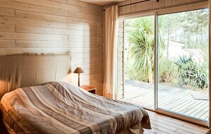 Iron/ironing board, free WiFi - Gorgeous home in Lège-Cap-Ferret (Lège-Cap-Ferret)
