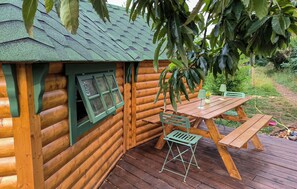 Outdoor dining - 1 bedroom beautiful home in Rosporden (Rosporden)