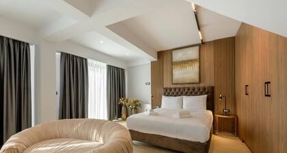 Cens Platinum Luxury Suites