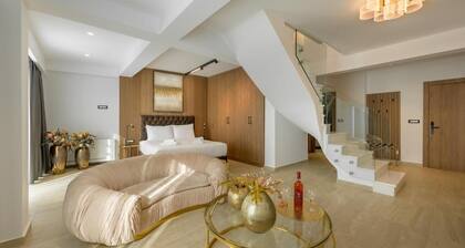 Cens Platinum Luxury Suites