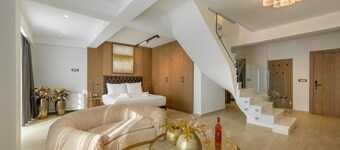 Cens Platinum Luxury Suites
