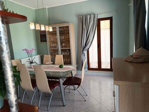 Dining - Holiday home with swimming pool and barbecue (Barban)