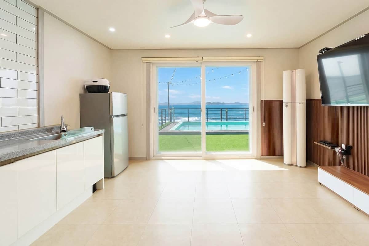 Basic Room, 2 Bedrooms (Ocean View Family Room) | 1 bedroom, WiFi (free)