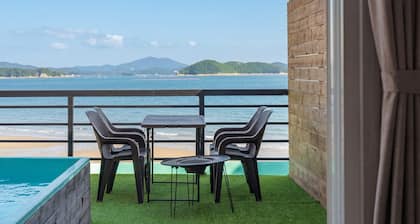 Taean Solpleo Pool Villa