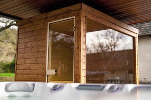 Tina de hidromasaje al aire libre