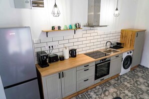 Fridge, microwave, oven, stovetop - Holiday home with sauna, whirlpool, air conditioning and large garden (Somoskőújfalu)