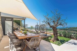 Outdoor dining - Villa with pool and sauna (Merisce)