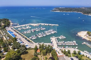 Marina - Holiday apartment with air conditioning and terrace (Funtana)