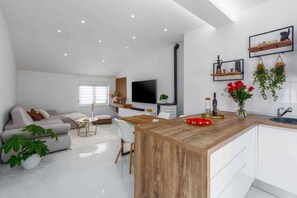 Interior - Holiday apartment with air conditioning and balcony (Funtana)