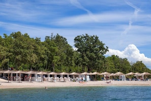 Beach nearby - Holiday apartment with air conditioning and balcony (Funtana)