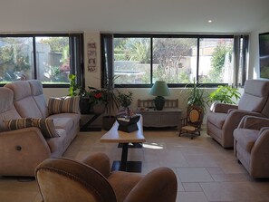 Living area - Le Bohec - Maison avec jardin et piscine by Interhome (Vernègues)