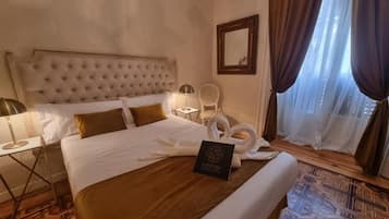 Cofres nos quartos, escrivaninha, Wi-Fi de cortesia