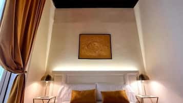 In-room safe, desk, free WiFi