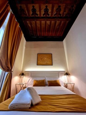 In-room safe, desk, free WiFi - Le Petit Palu Flora (Madrid)