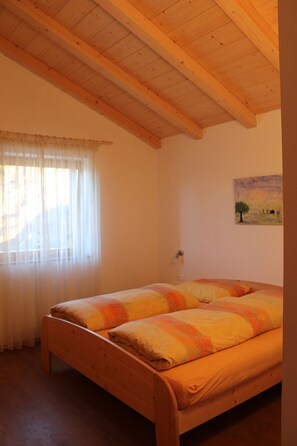 WiFi, bed sheets - Apartment 'Pföslhof Kastanienhain' with Mountain View, Shared Garden and Wi-Fi (Leifers)