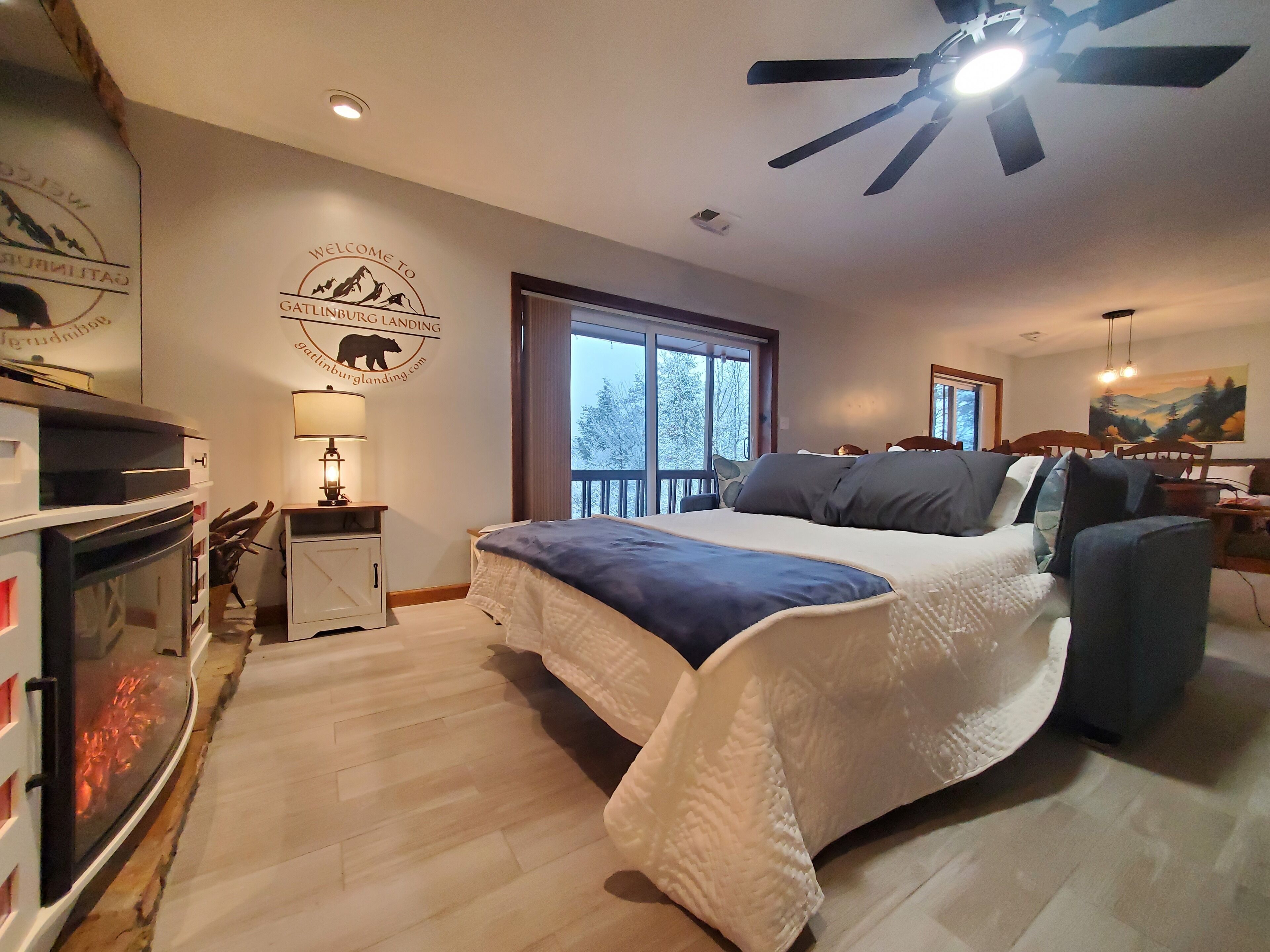 1 makuuhuone, työpöytä, silitysrauta/-lauta, vauvan matkasänky