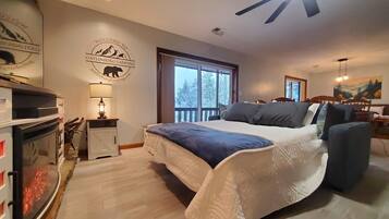 1 makuuhuone, työpöytä, silitysrauta/-lauta, vauvan matkasänky