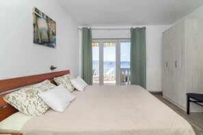 3 bedrooms, WiFi - Holiday apartment with terrace and barbecue (Novi Vinodolski)