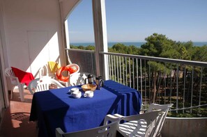 Outdoor dining - Holiday apartment mit Balkon und Meerblick (Lignano Sabbiadoro)