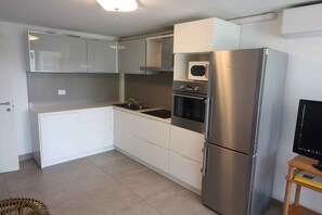 Fridge, microwave, oven, dishwasher - Holiday apartment with common garden (Lignano Sabbiadoro)