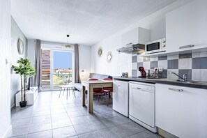 Fridge, microwave, stovetop, dishwasher - D. la Massane A N°201 - 2P4 (Argeles sur Mer)