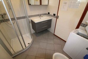 Bathroom - Holiday apartment mit Terrasse (Lignano Sabbiadoro)