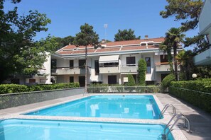 Pool - Holiday apartment mit Terrasse und Pool (Lignano Sabbiadoro)