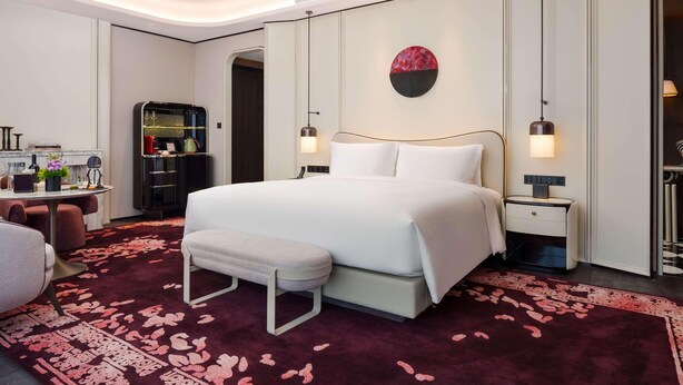 A modern hotel room with a large bed, bedside tables, a desk, and a wardrobe. - Sofitel Changzhou Hi-tech District (Zhenjiang)