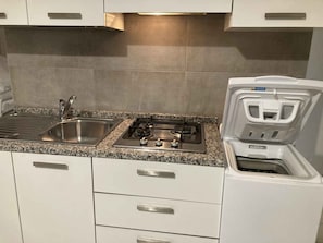 Fridge, microwave, stovetop - Holiday apartment mit Pool und Terrasse (Lignano Sabbiadoro)