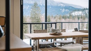 Outdoor dining - Revelstoke - Ridgeline Penthouse- New condo! (Revelstoke)