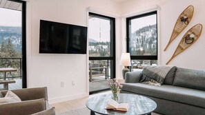 TV - Revelstoke - Ridgeline Penthouse- New condo! (Revelstoke)