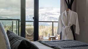 Iron/ironing board, Internet - Revelstoke - Powder and Par Penthouse-New condo! (Revelstoke)