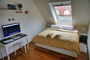 Planxa i posts de planxar, Internet i roba de llit 