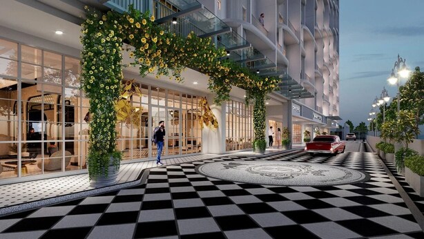 Un hôtel moderne avec un sol à carreaux, de grandes fenêtres et un balcon orné de fleurs jaunes.