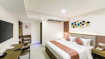 Camera Deluxe, 1 letto king, non fumatori, vista città | Una scrivania, postazione laptop, Wi-Fi gratuito