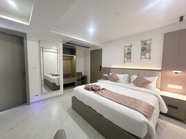 Escritorio, espacio para trabajar con laptop y wifi gratis