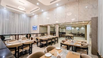 Free daily buffet breakfast