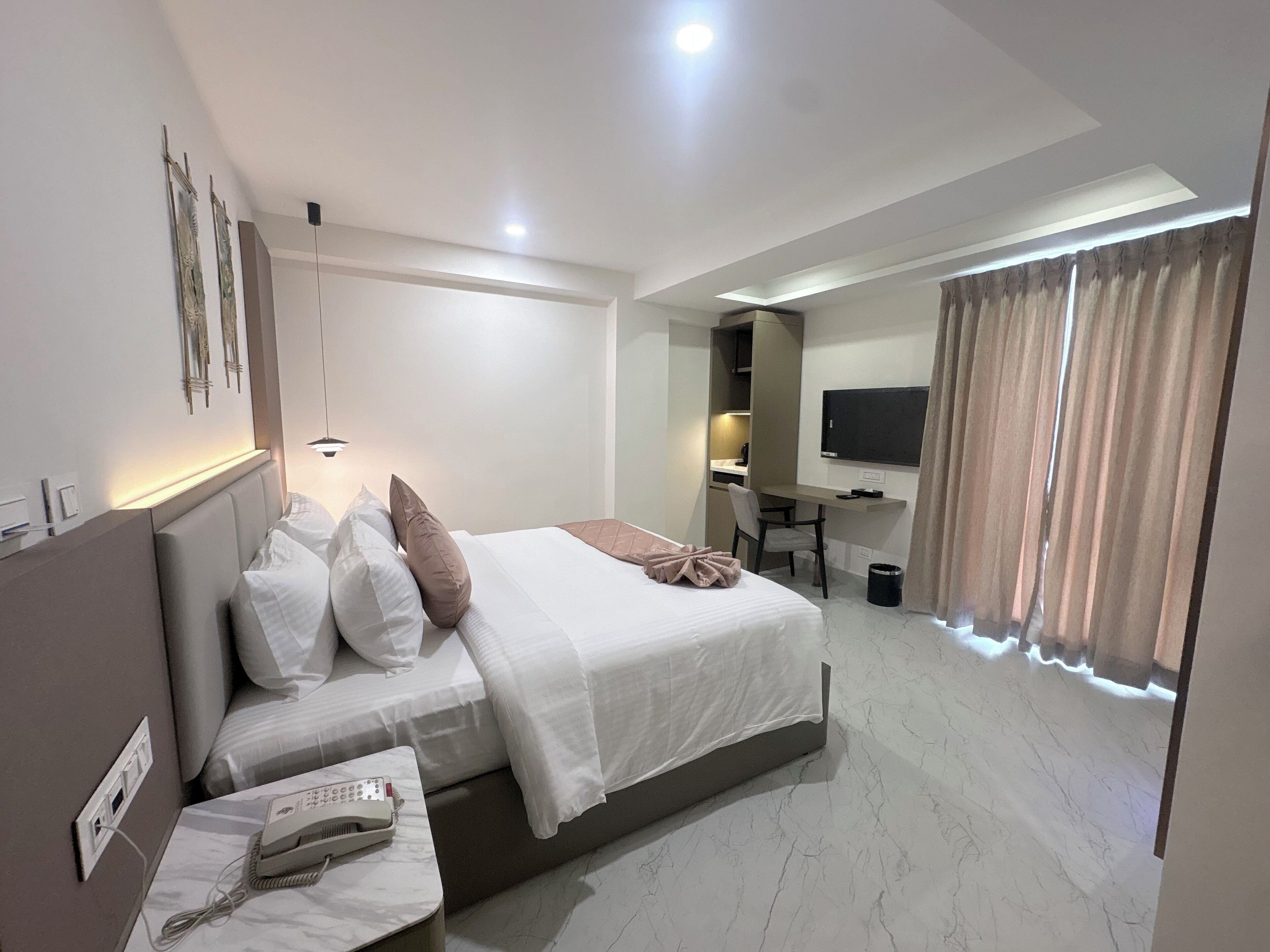 Desk, laptop workspace, free WiFi