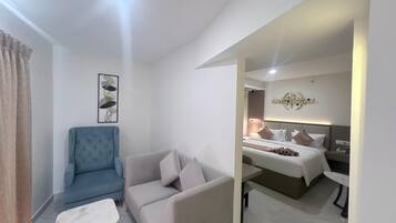 Executive Suite | Desk, laptop workspace, free WiFi
