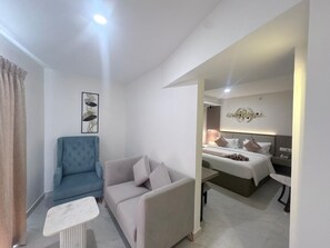 Executive Suite | Desk, laptop workspace, free WiFi - Hotel Star Place - Chennai (Chennai)