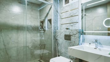 Executive Suite | Bathroom
