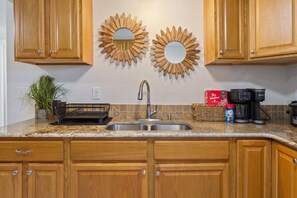 Premium Bungalow, Park View | Private kitchen | Microwave, oven, cookware/dishes/utensils