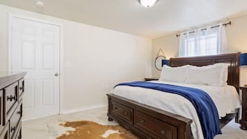 Bangalô premium, vista para o parque | Individualmente decorados, ferros/tábuas de passar roupa